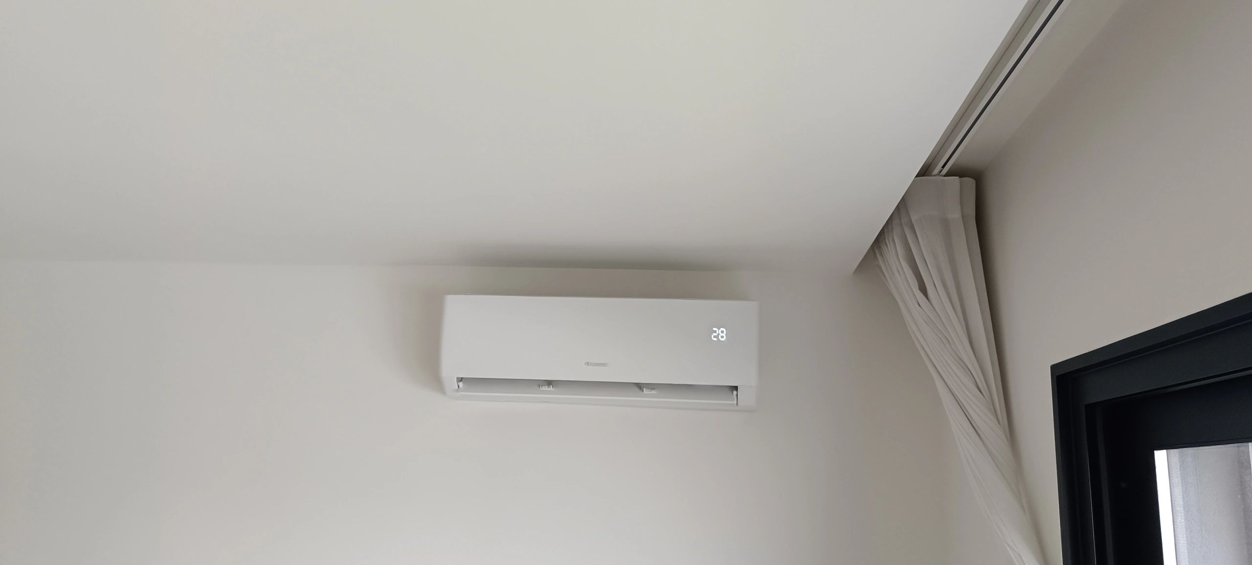 Unidade interior de ar condicionado instalada numa habitação